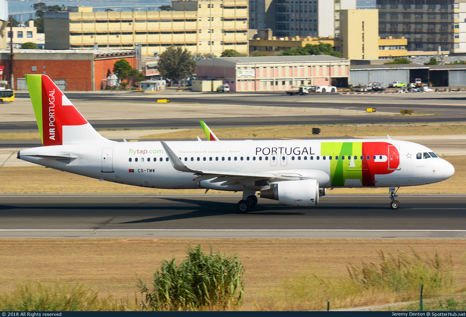 Photo of CS-TMW - Airbus A320-214 operated by TAP Air Portugal