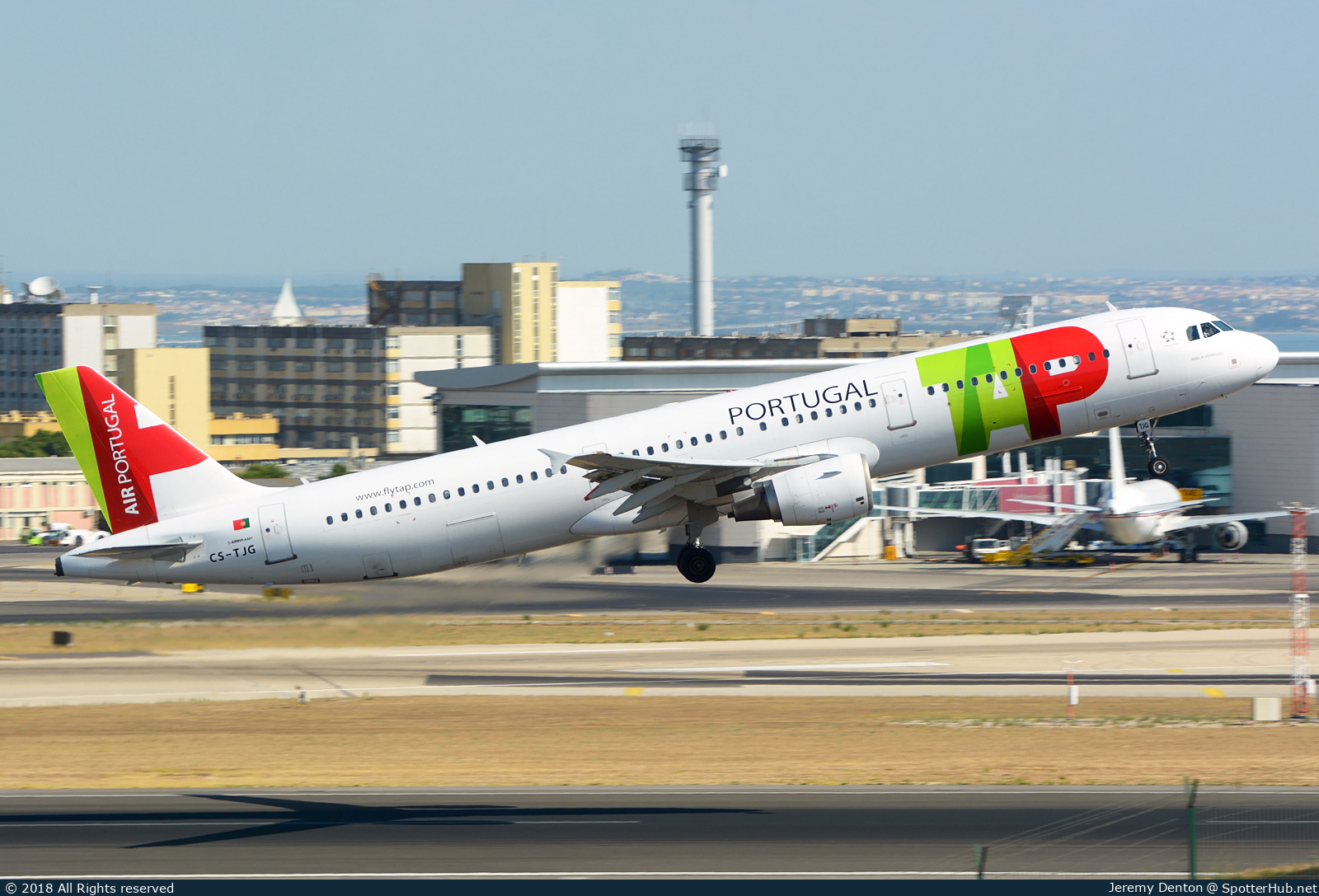 Photo of CS-TJG - Airbus A321-211 operated by TAP Air Portugal