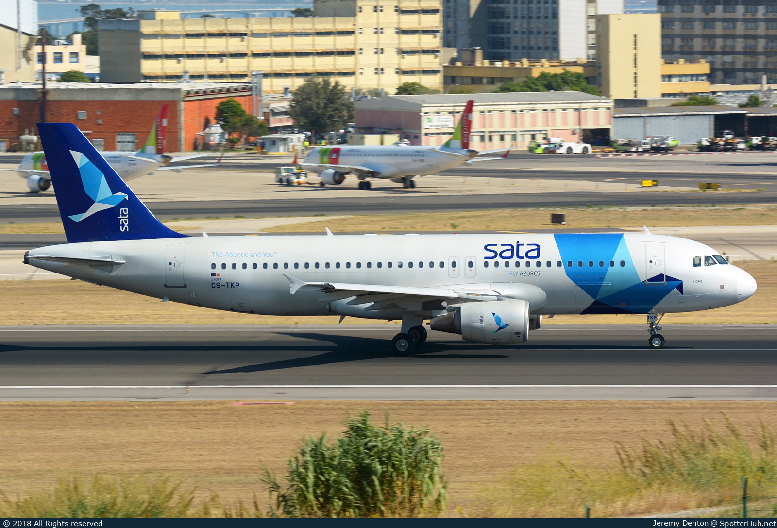 Photo of CS-TKP - Airbus A320-214 operated by SATA International