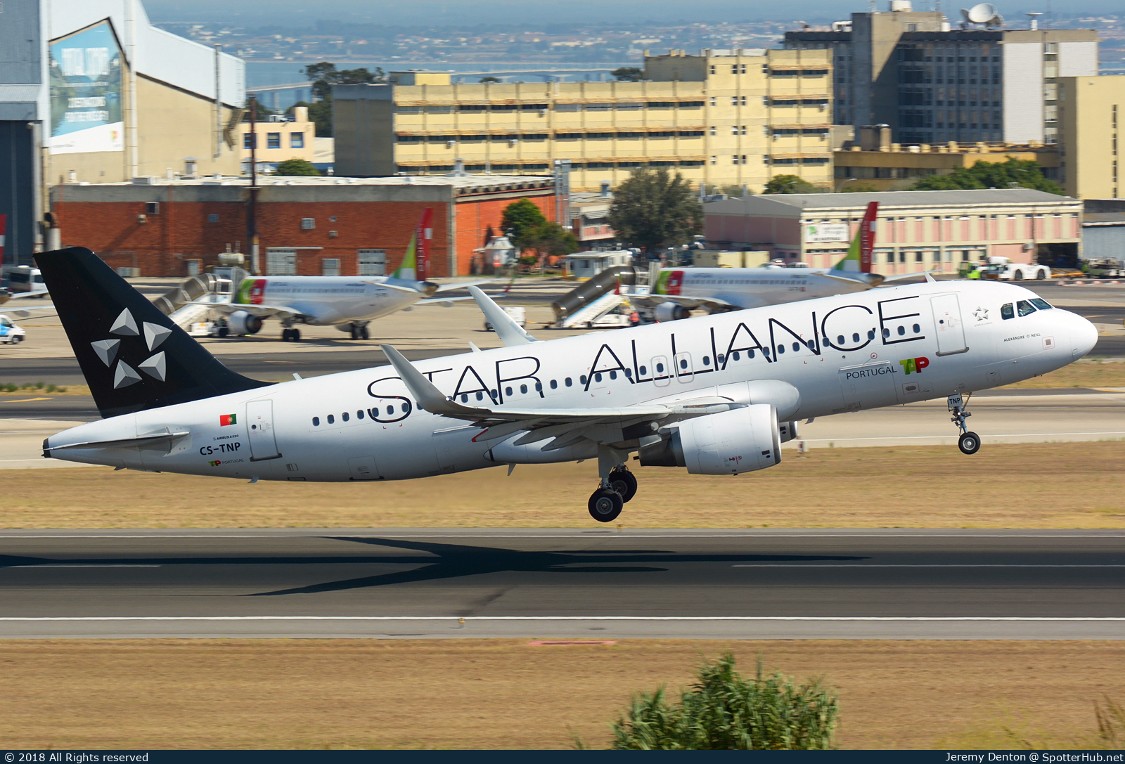 Photo of CS-TNP - Airbus A320-214 operated by TAP Air Portugal