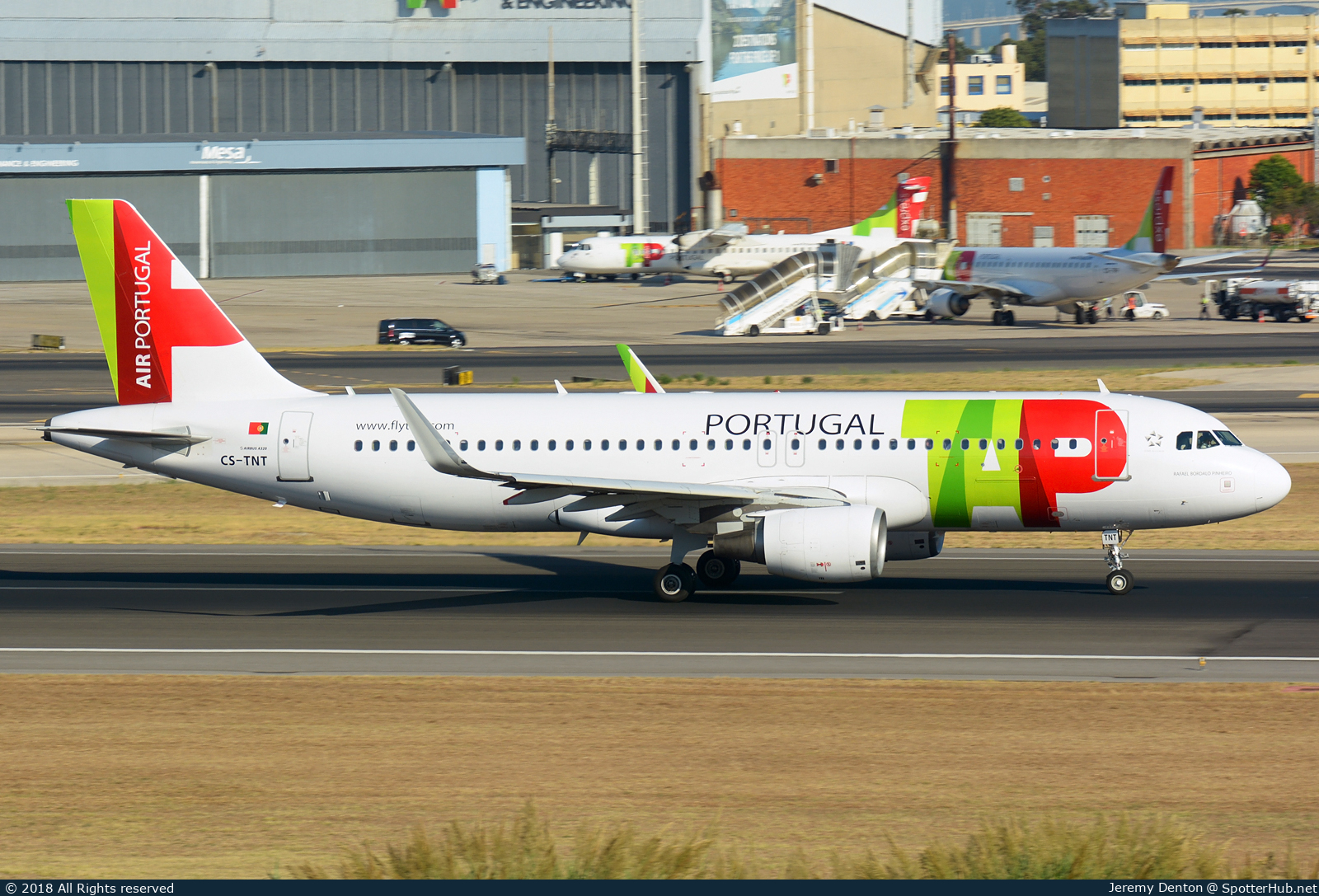 Photo of CS-TNT - Airbus A320-214 operated by TAP Air Portugal