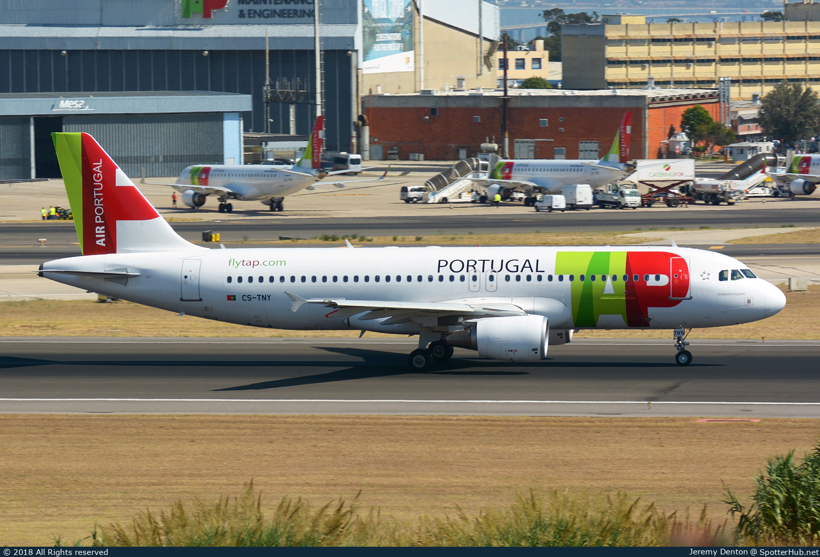Photo of CS-TNY - Airbus A320-214 operated by TAP Air Portugal