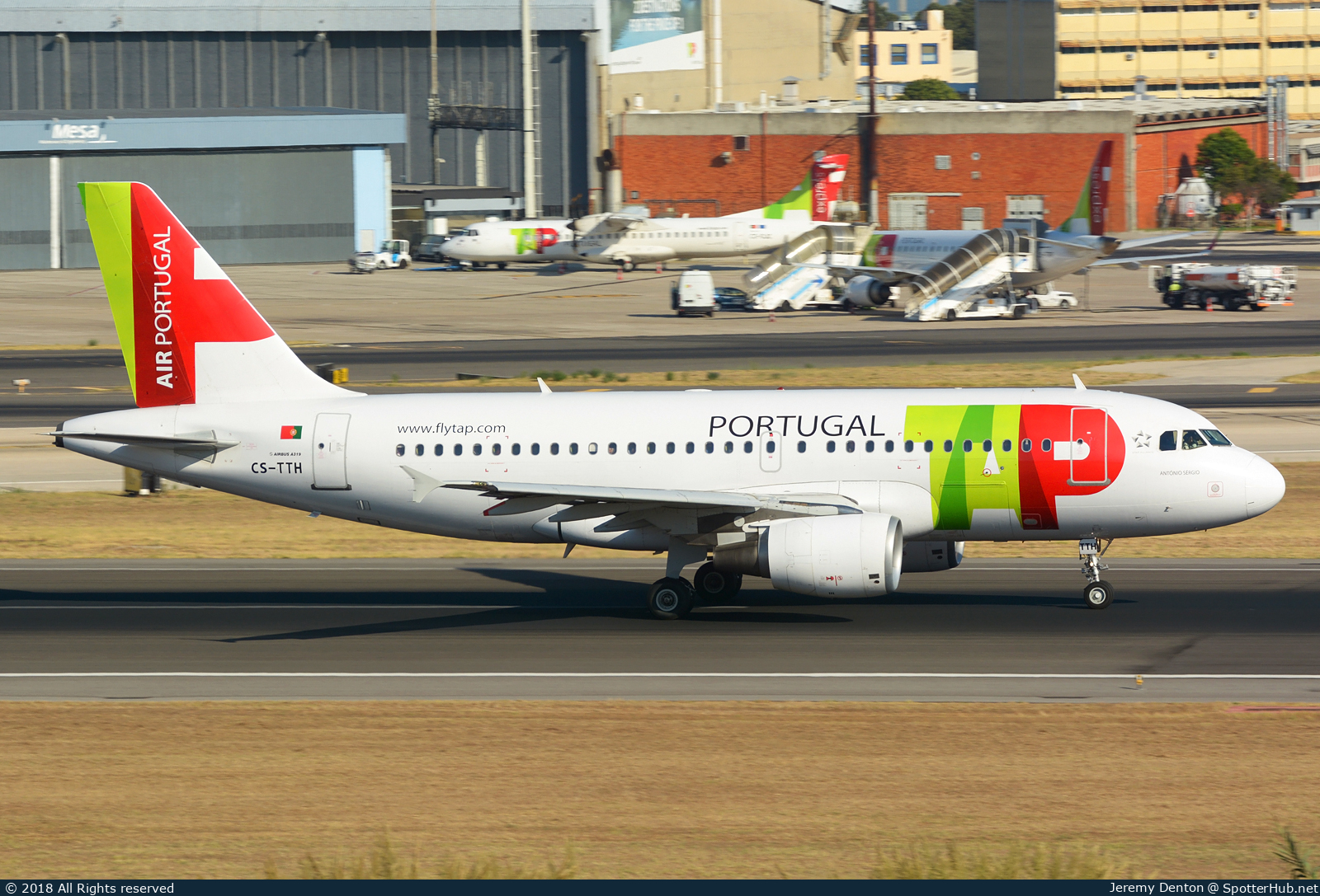 Photo of CS-TTH - Airbus A319-111 operated by TAP Air Portugal