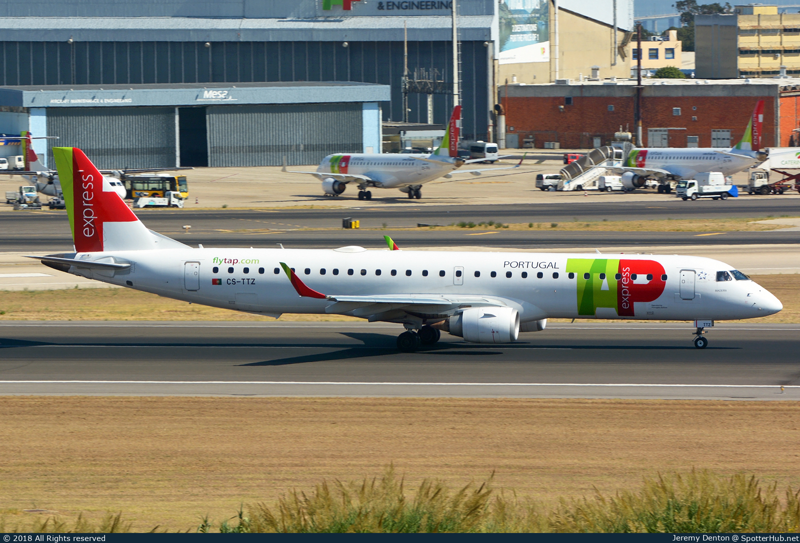 Photo of CS-TTZ - Embraer ERJ-195AR operated by TAP Express (opb Portugália Airlines)