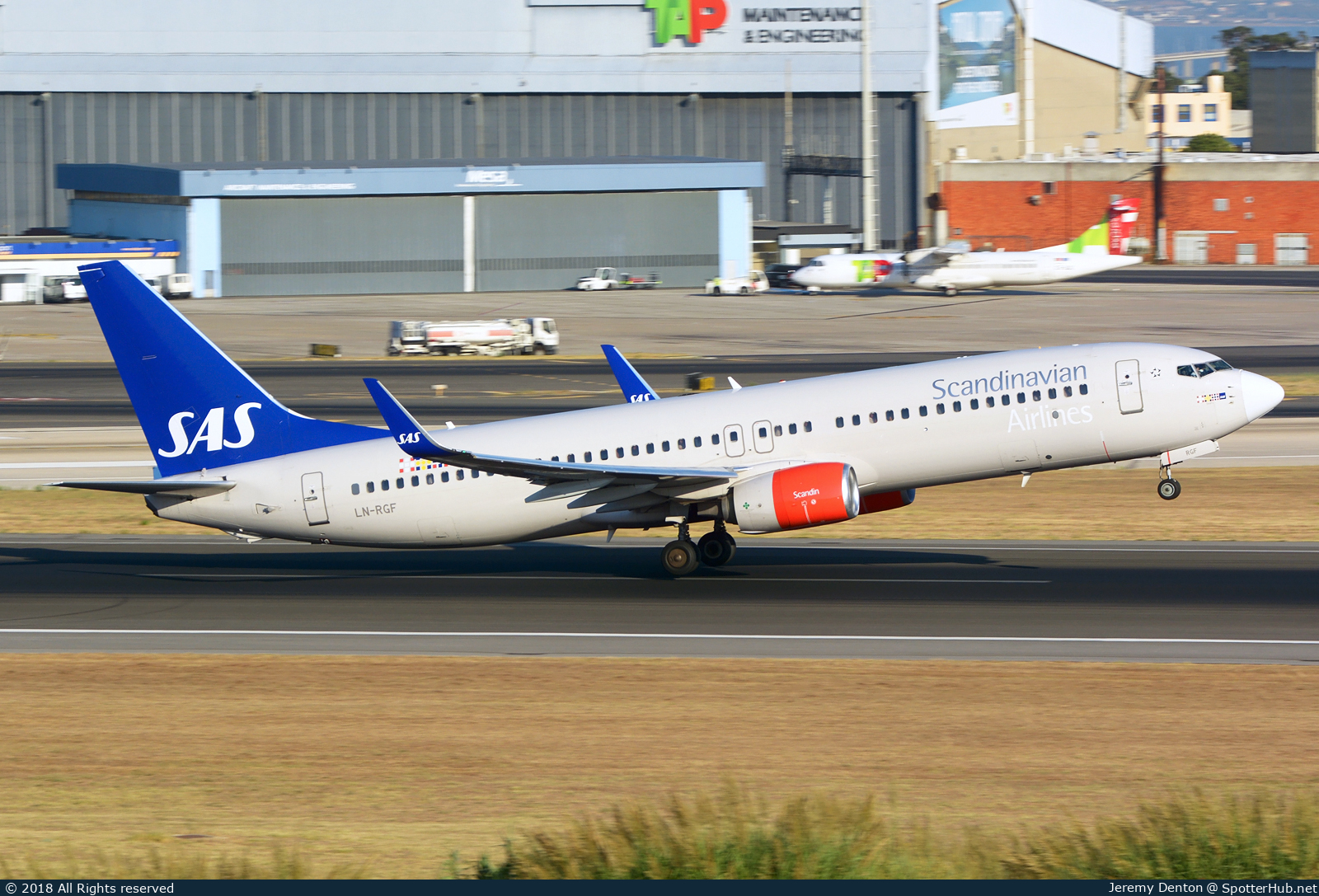 Photo of LN-RGF - Boeing 737-86N operated by SAS Scandinavian Airlines