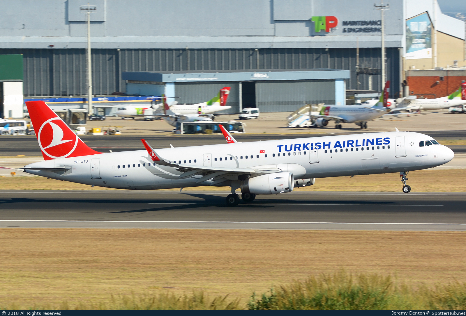 Photo of TC-JTJ - Airbus A321-231 operated by Turkish Airlines
