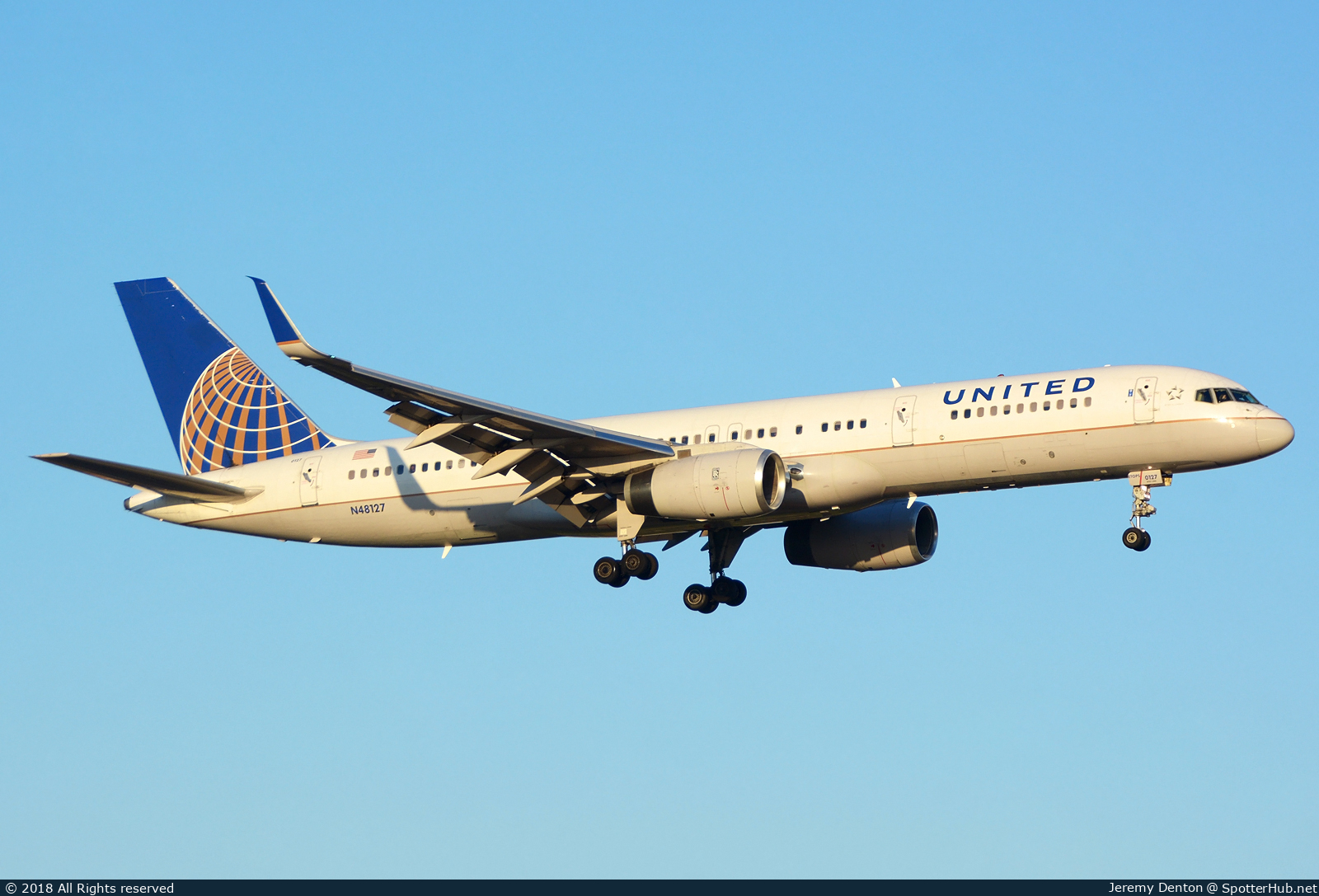 Photo of N48127 - Boeing 757-224 operated by United Airlines
