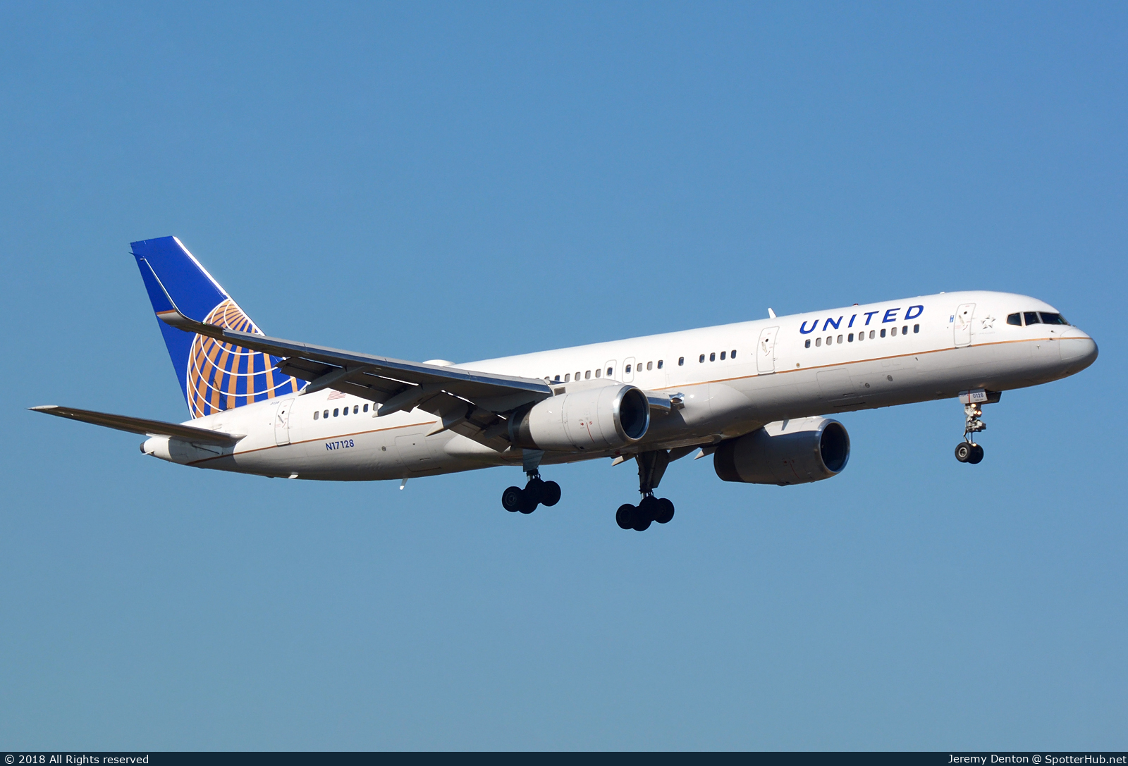 Photo of N17128 - Boeing 757-224 operated by United Airlines
