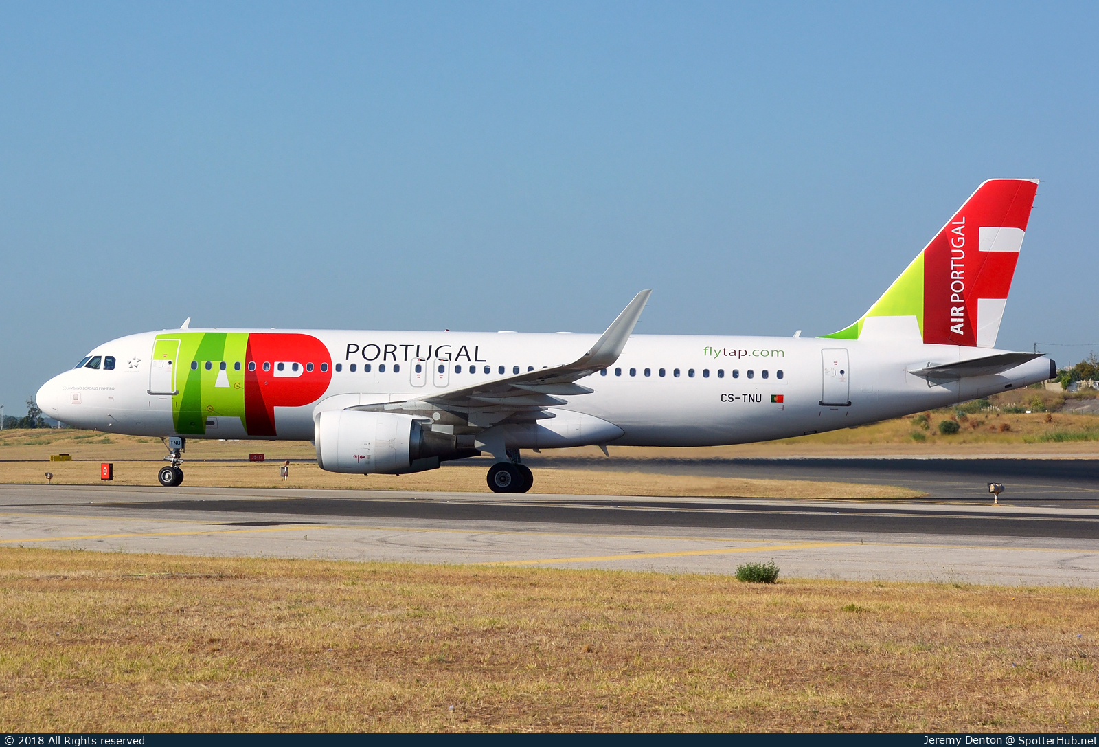 Photo of CS-TNU - Airbus A320-214 operated by TAP Air Portugal