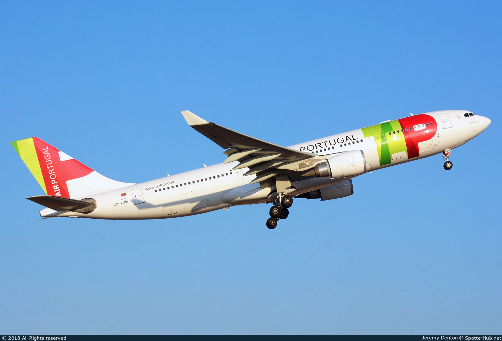 Photo of CS-TOM - Airbus A330-202 operated by TAP Air Portugal