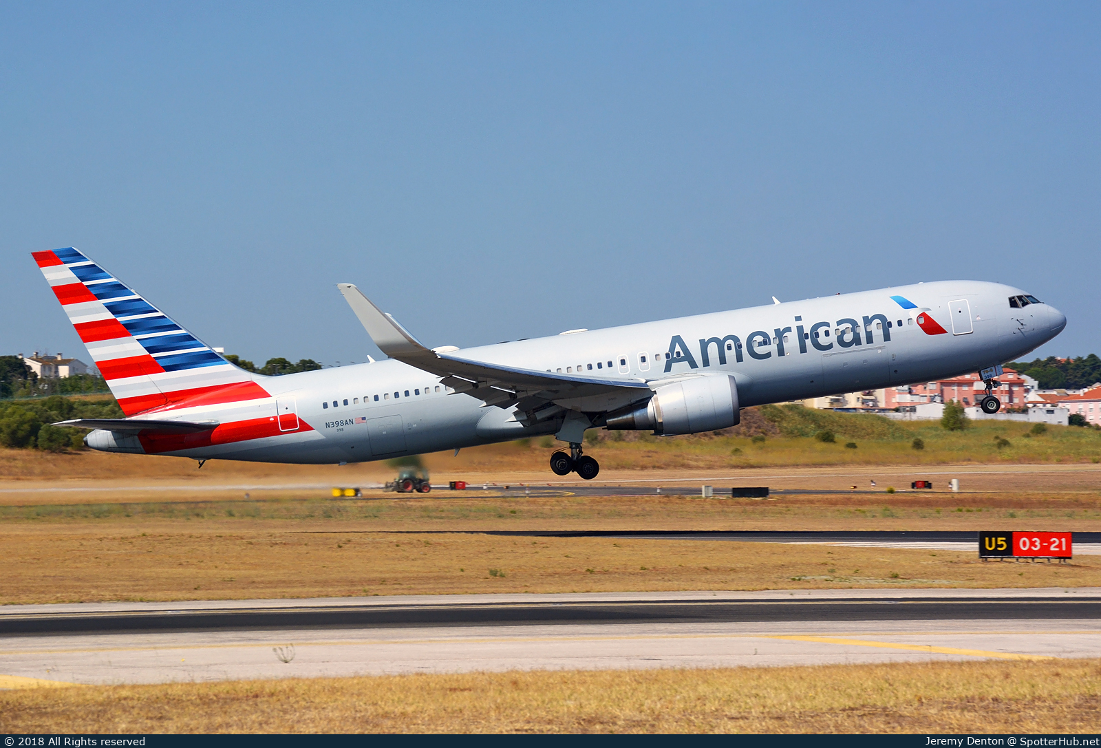 Photo of N398AN - Boeing 767-323(ER) operated by American Airlines