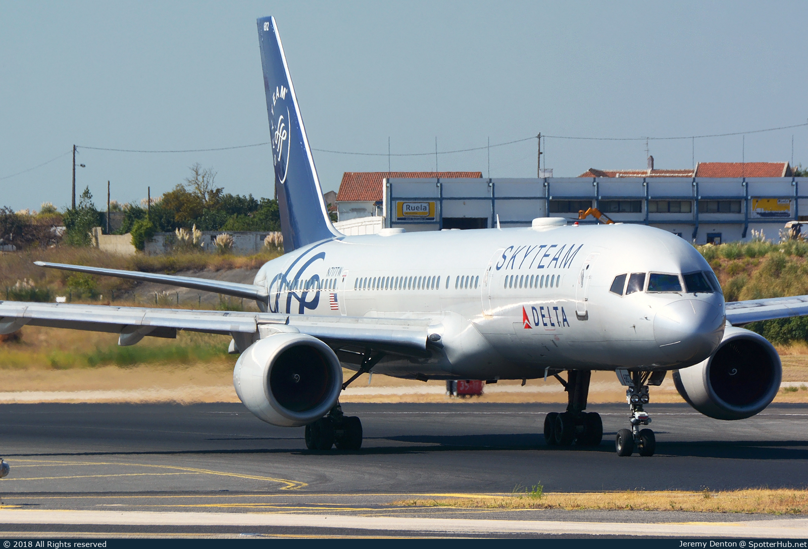 Photo of N717TW - Boeing 757-231 operated by Delta Air Lines