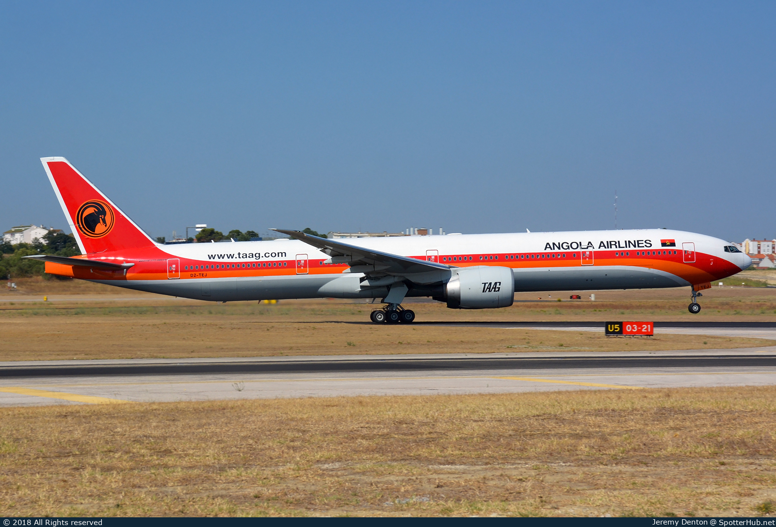 Photo of D2-TEJ - Boeing 777-3M2(ER) operated by TAAG Angola Airlines