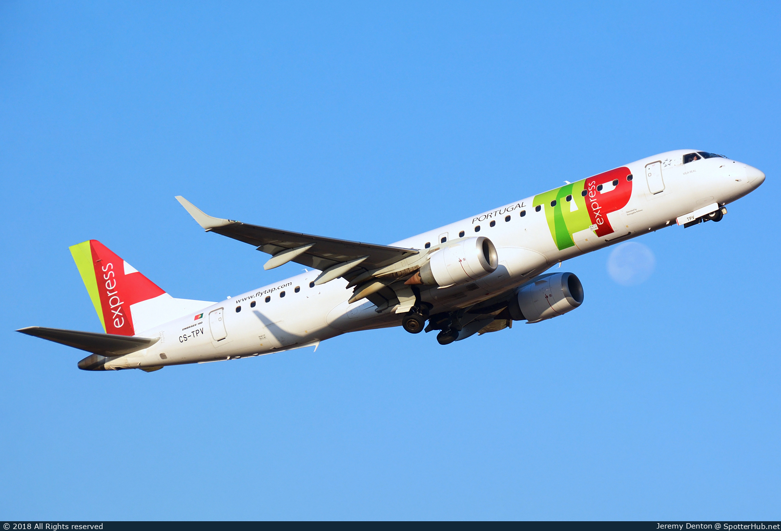 Photo of CS-TPV - Embraer ERJ-190LR operated by TAP Express (opb Portugália Airlines)