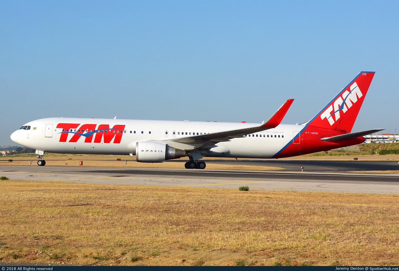 Photo of PT-MOB - Boeing 767-316(ER) operated by TAM Linhas Aéreas