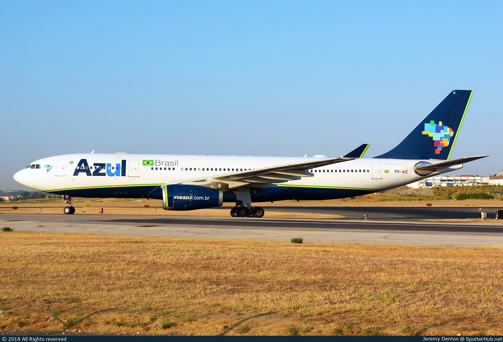 Photo of PR-AIZ - Airbus A330-243 operated by Azul
