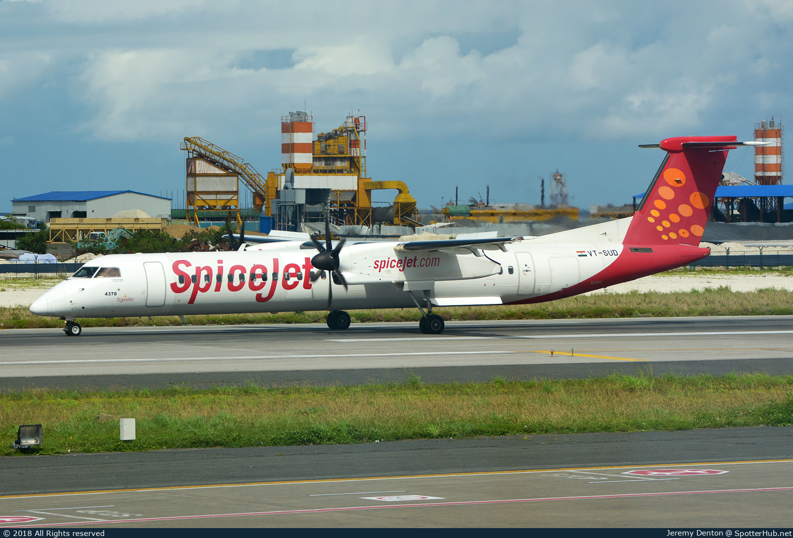 Photo of VT-SUD - Bombardier DHC-8-402 Dash 8 Q400 operated by SpiceJet