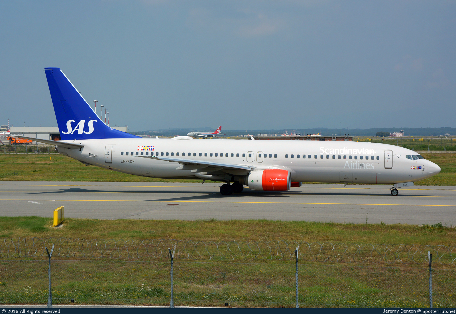 Photo of LN-RCX - Boeing 737-883 operated by SAS Scandinavian Airlines