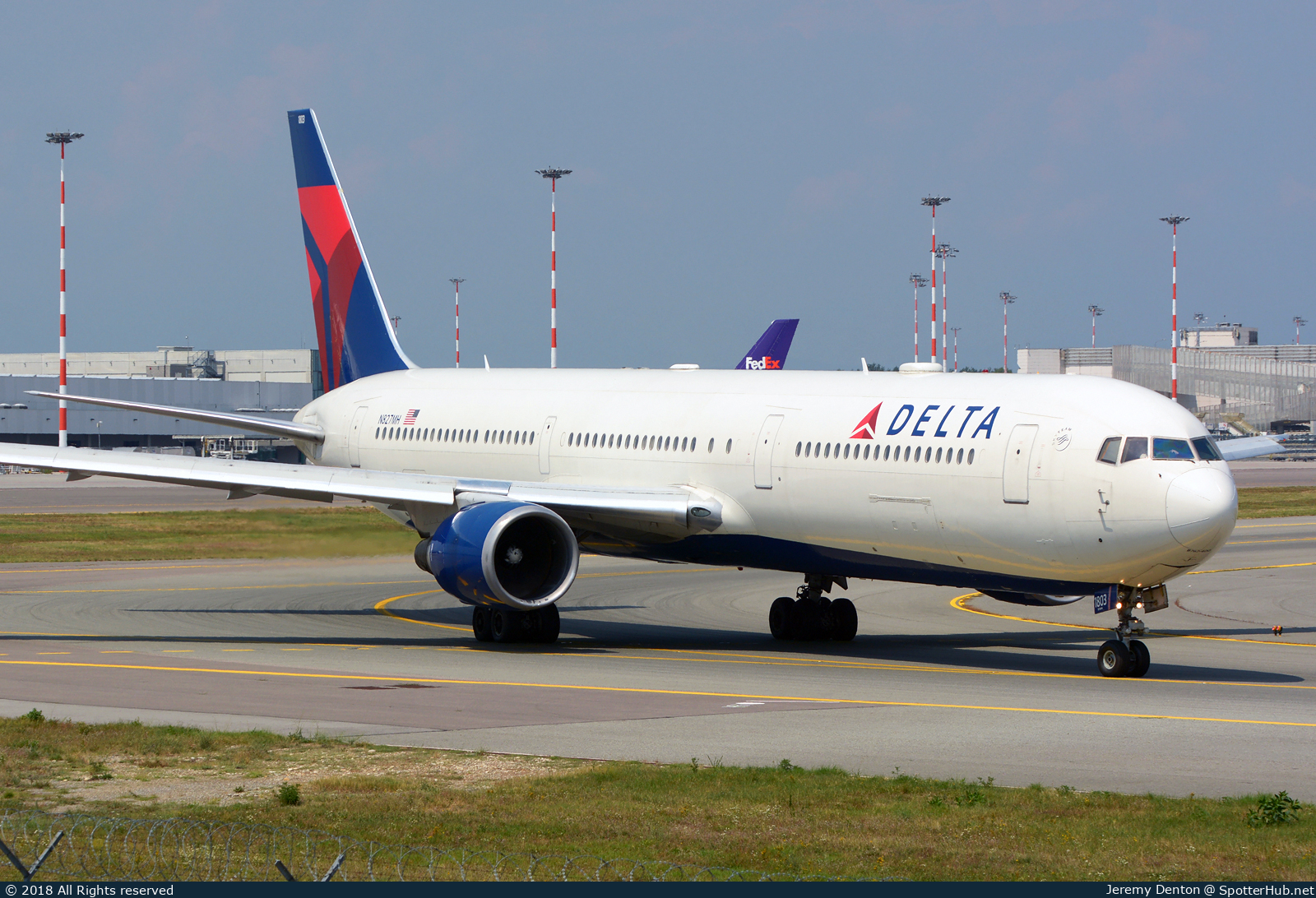 Photo of N827MH - Boeing 767-432(ER) operated by Delta Air Lines