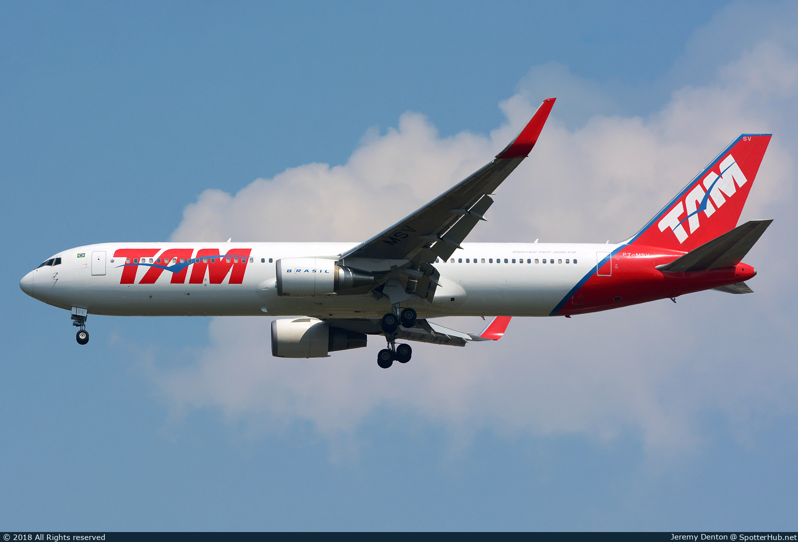 Photo of PT-MSV - Boeing 767-316(ER) operated by TAM Linhas Aéreas