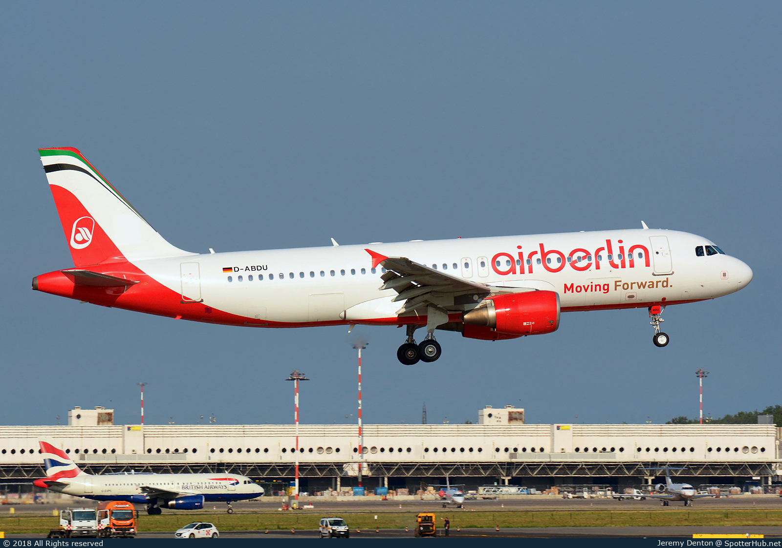 Photo of D-ABDU - Airbus A320-214 operated by Air Berlin