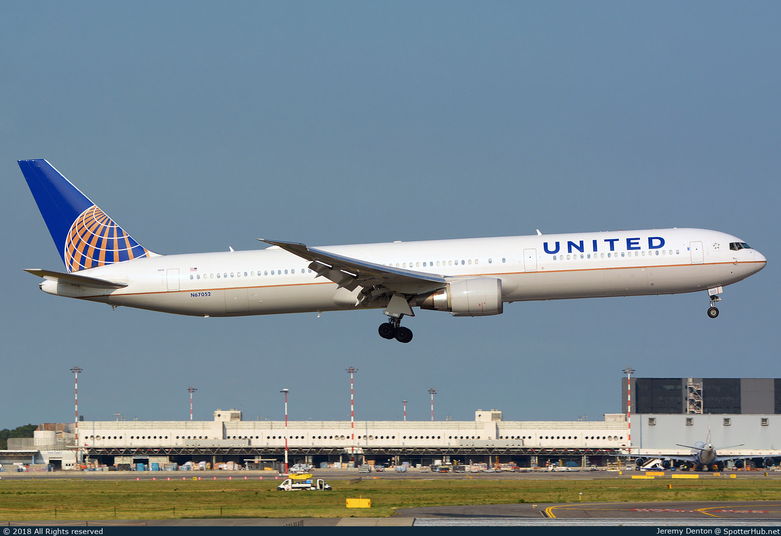 Photo of N67052 - Boeing 767-424(ER) operated by United Airlines