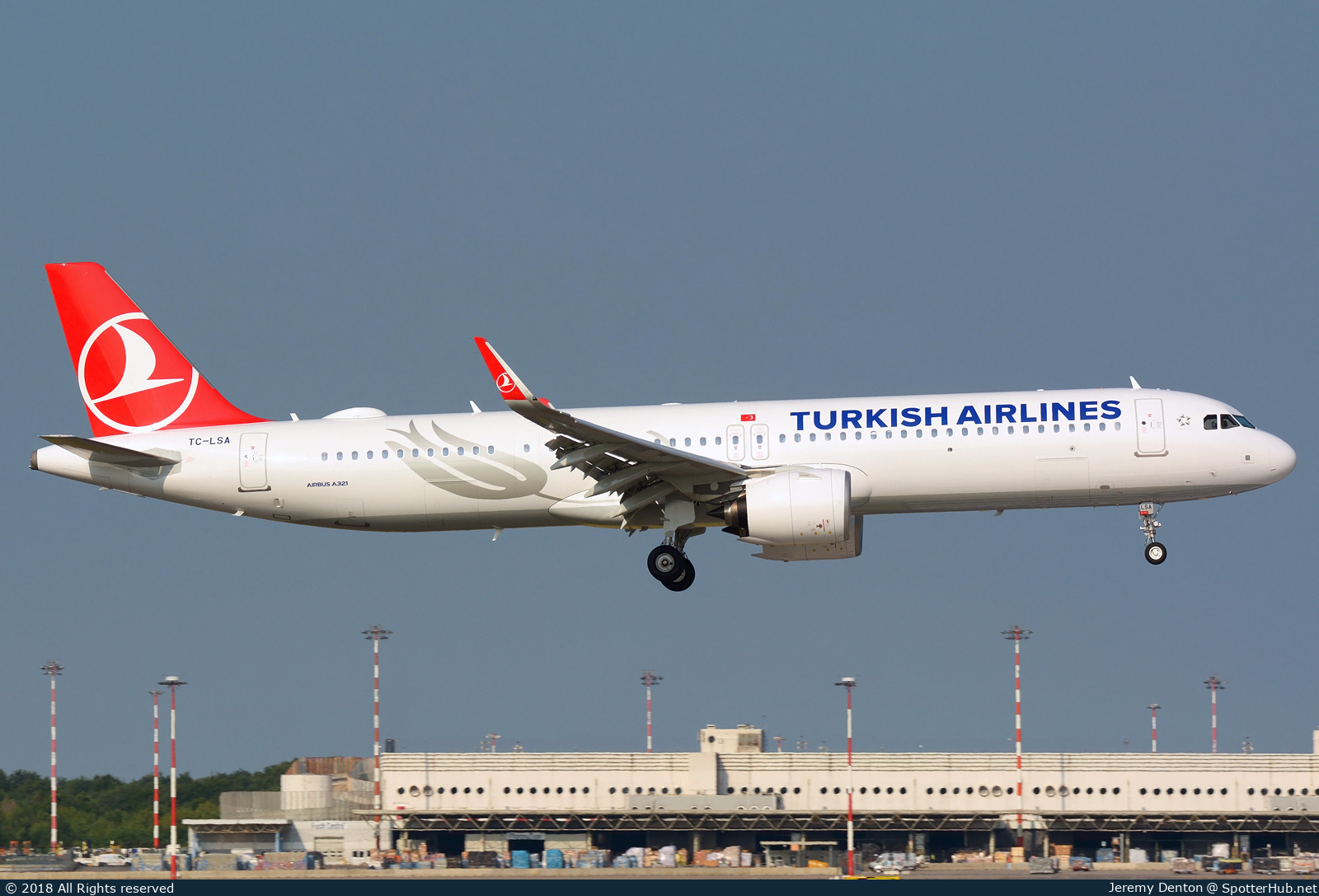 Photo of TC-LSA - Airbus A321-271NX operated by Turkish Airlines