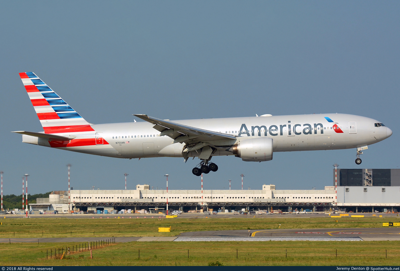 Photo of N750AN - Boeing 777-223(ER) operated by American Airlines