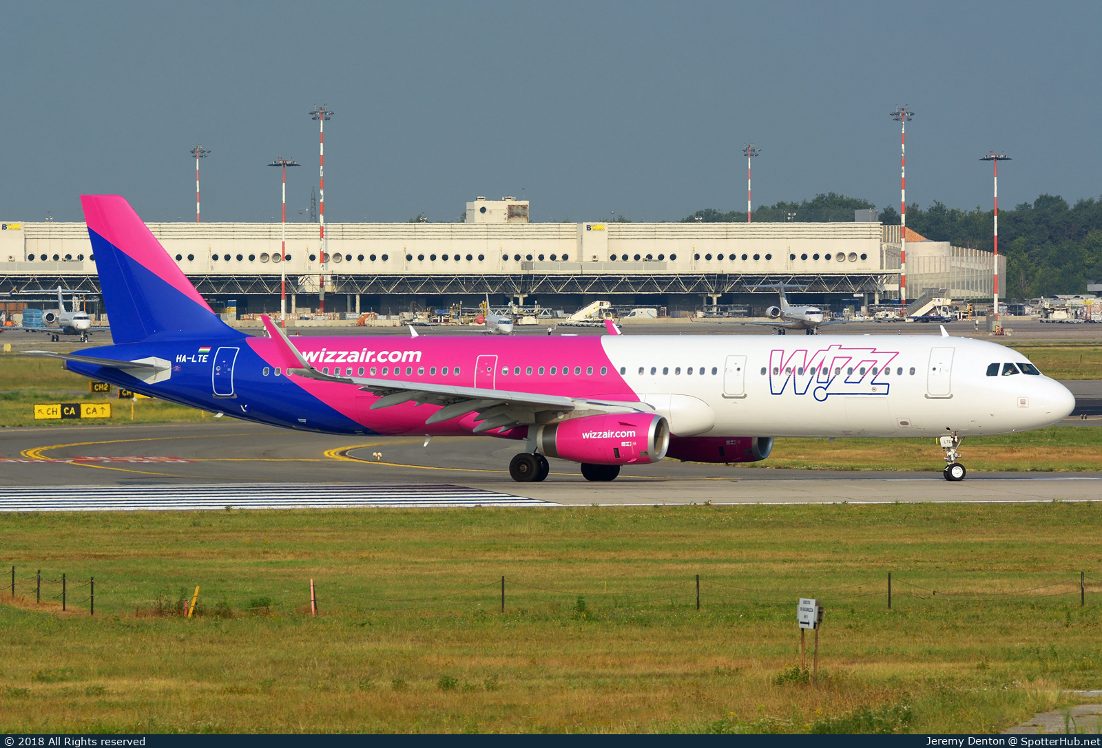 Photo of HA-LTE - Airbus A321-231 operated by Wizz Air