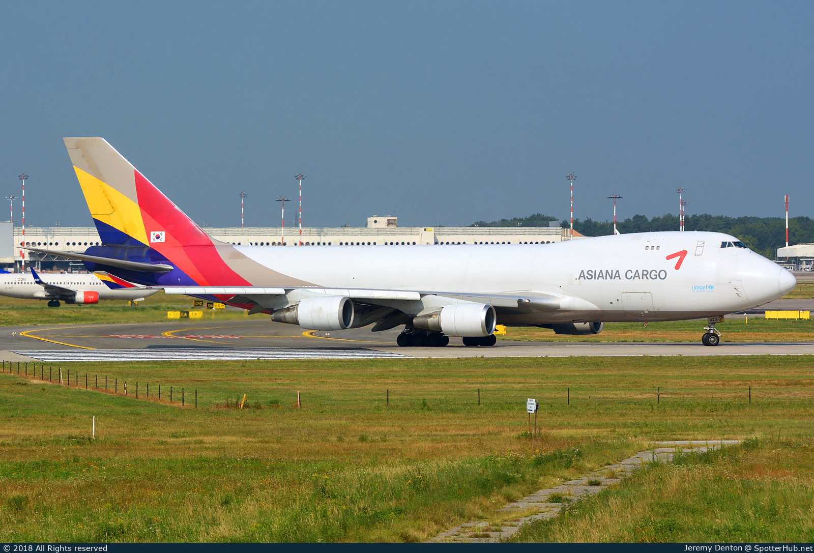 Photo of HL7420 - Boeing 747-48EF operated by Asiana Cargo