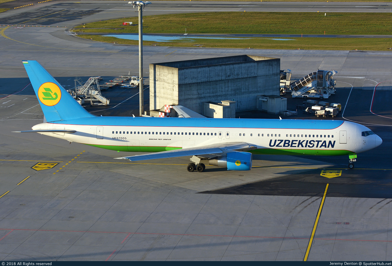 Photo of UK67005 - Boeing 767-33P(ER) operated by Uzbekistan Airways