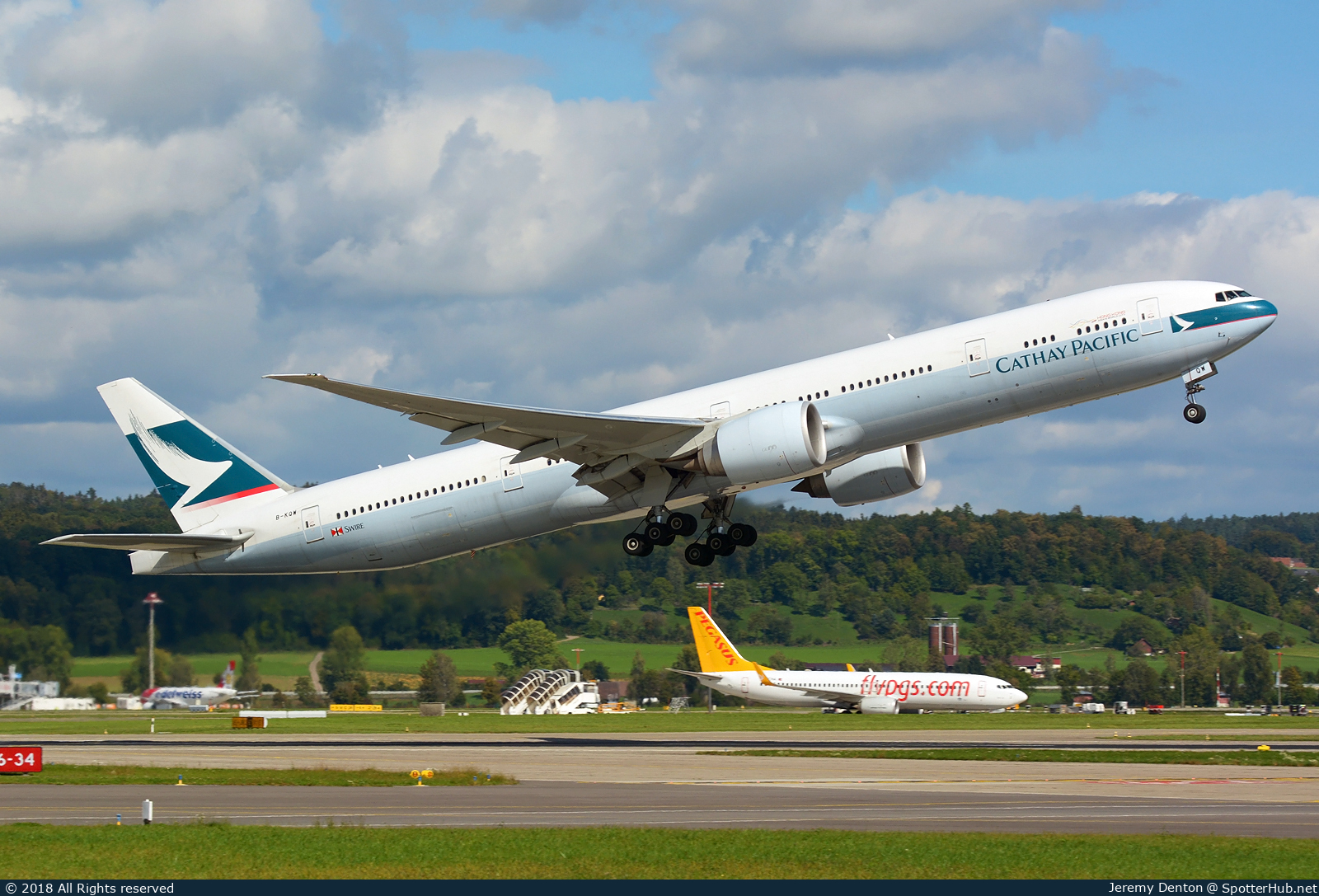 Photo of B-KQW - Boeing 777-367(ER) operated by Cathay Pacific Airways