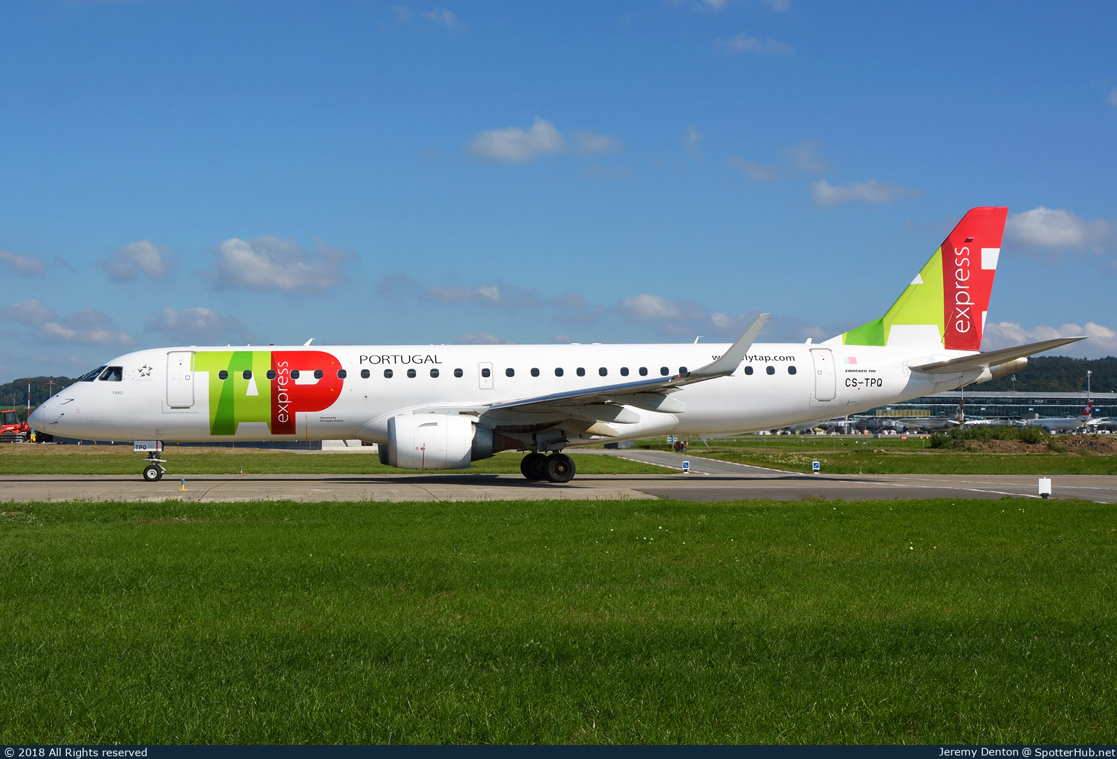 Photo of CS-TPQ - Embraer ERJ-190LR operated by TAP Express (opb Portugália Airlines)
