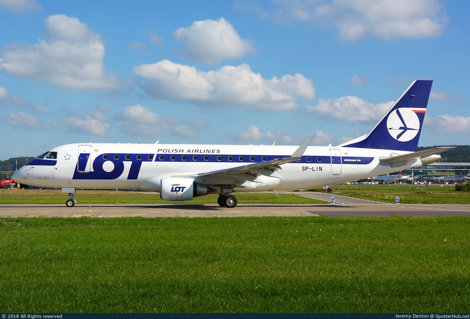 Photo of SP-LIN - Embraer ERJ-175LR operated by LOT Polish Airlines