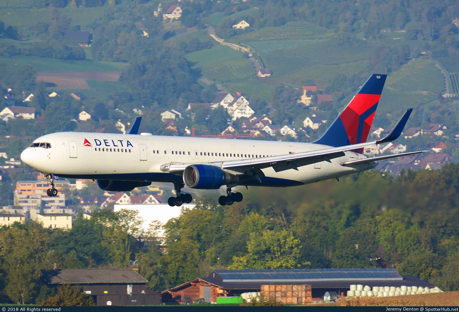 Photo of N394DL - Boeing 767-324(ER) operated by Delta Air Lines