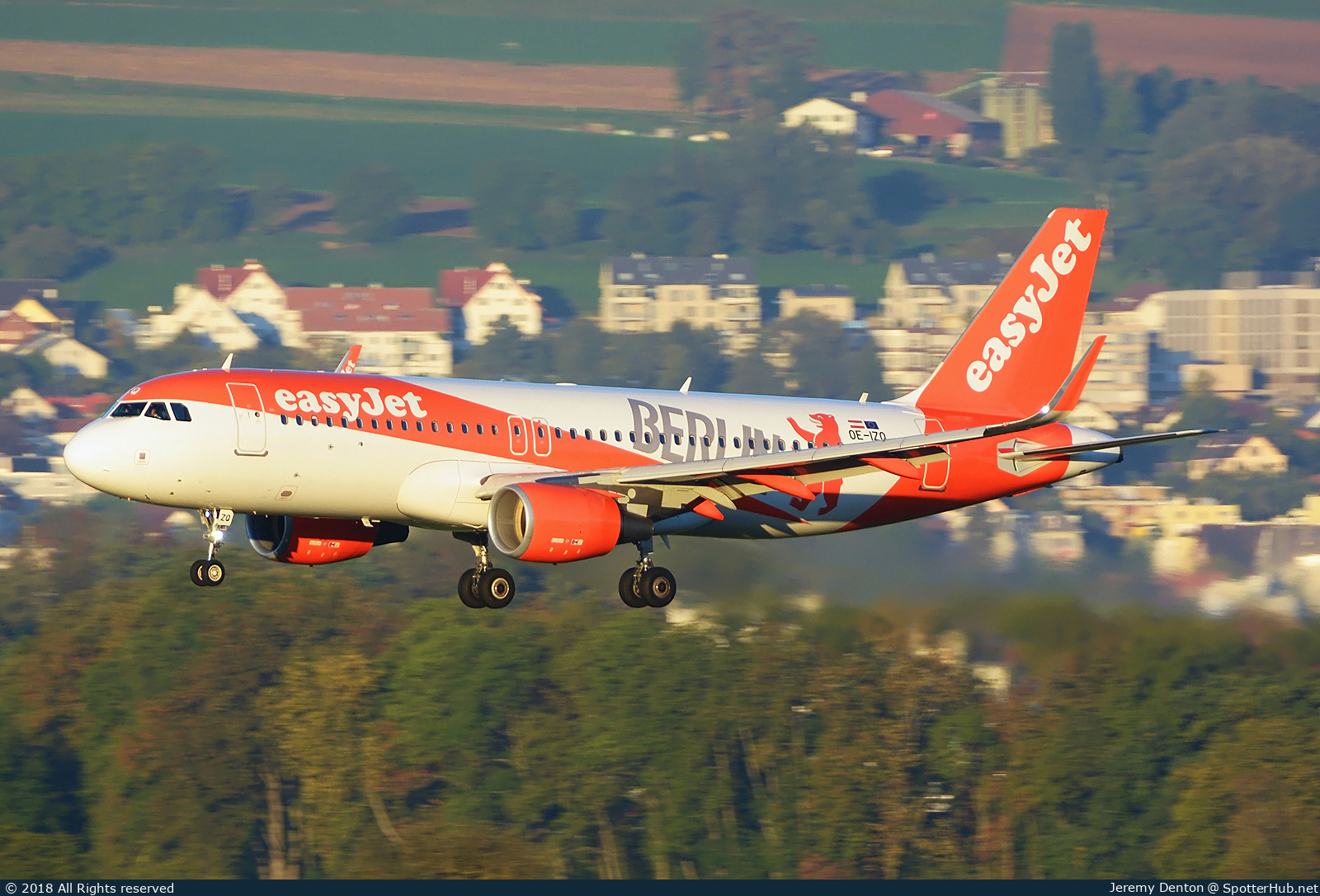 Photo of OE-IZQ - Airbus A320-214 operated by easyJet Europe