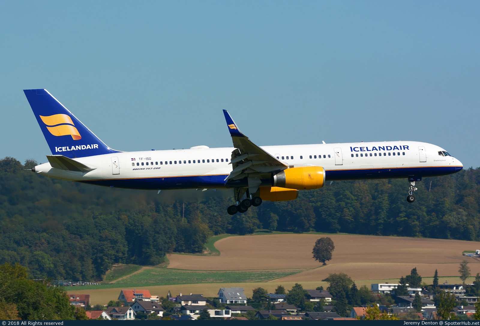 Photo of TF-ISD - Boeing 757-223 operated by Icelandair