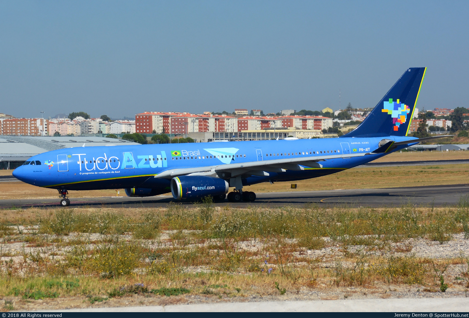 Photo of PR-AIT - Airbus A330-243 operated by Azul