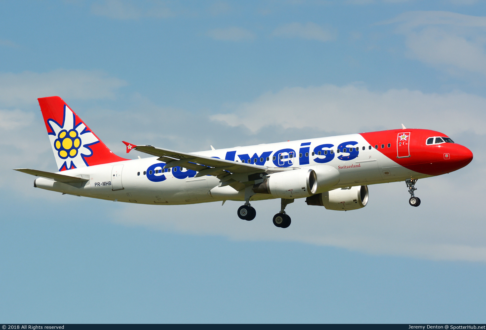 Photo of PR-MHB - Airbus A320-214 operated by Edelweiss Air