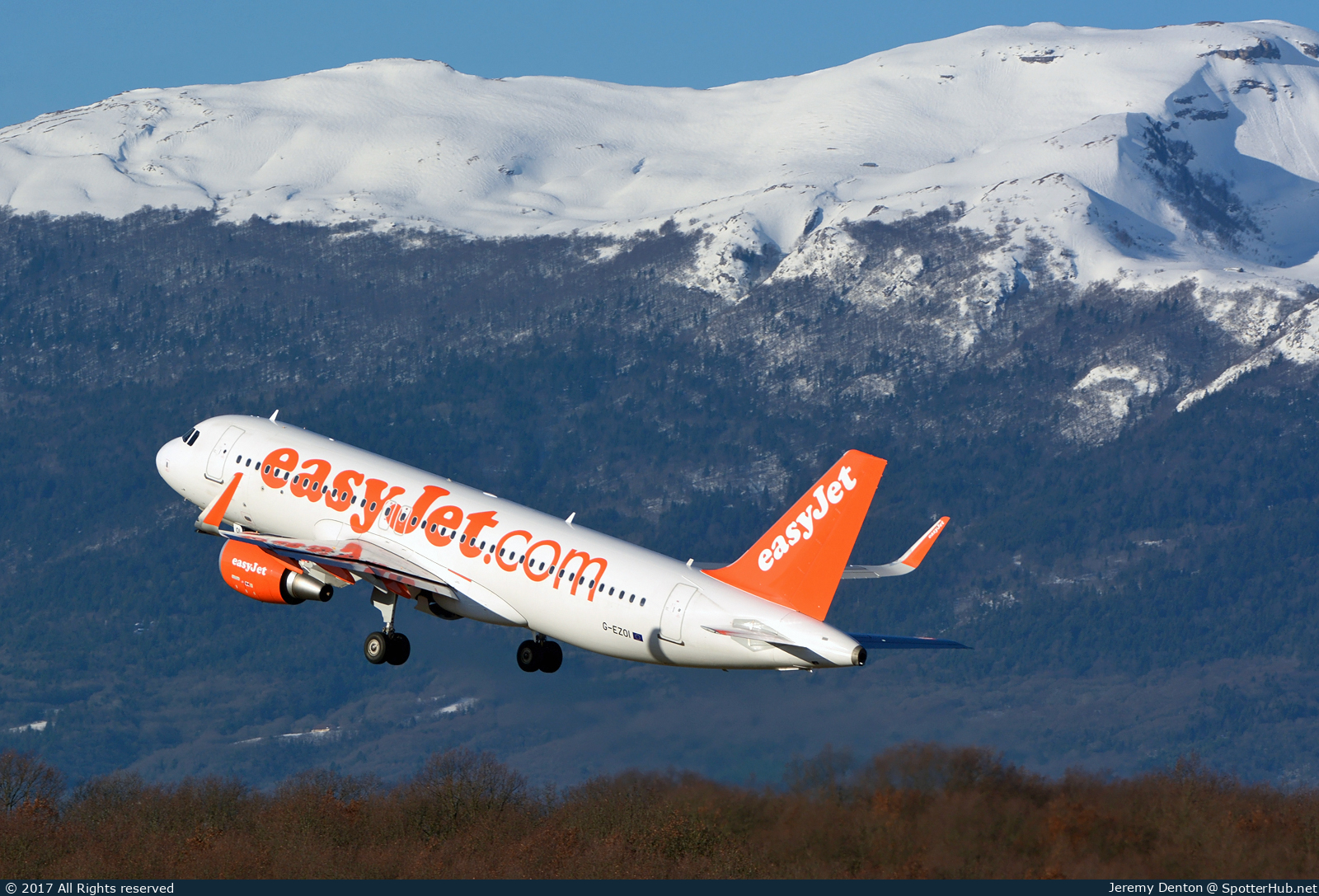 Photo of G-EZOI - Airbus A320-214 operated by easyJet