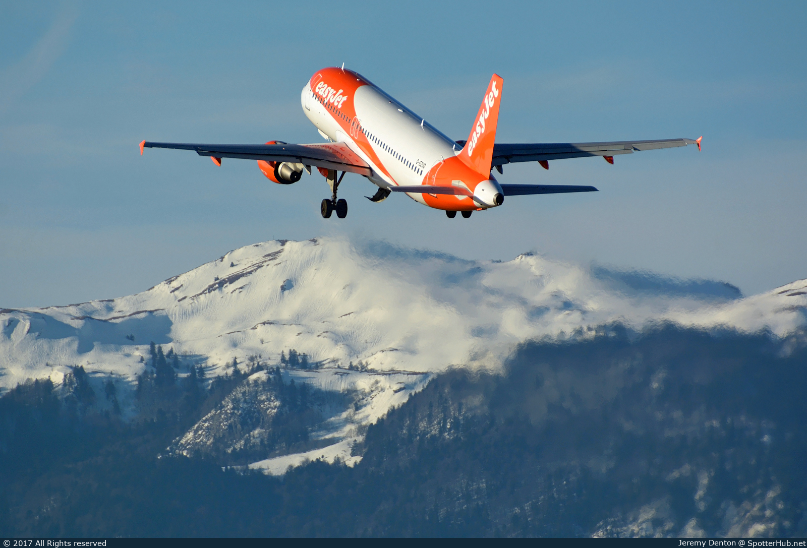 Photo of G-EZUD - Airbus A320-214 operated by easyJet