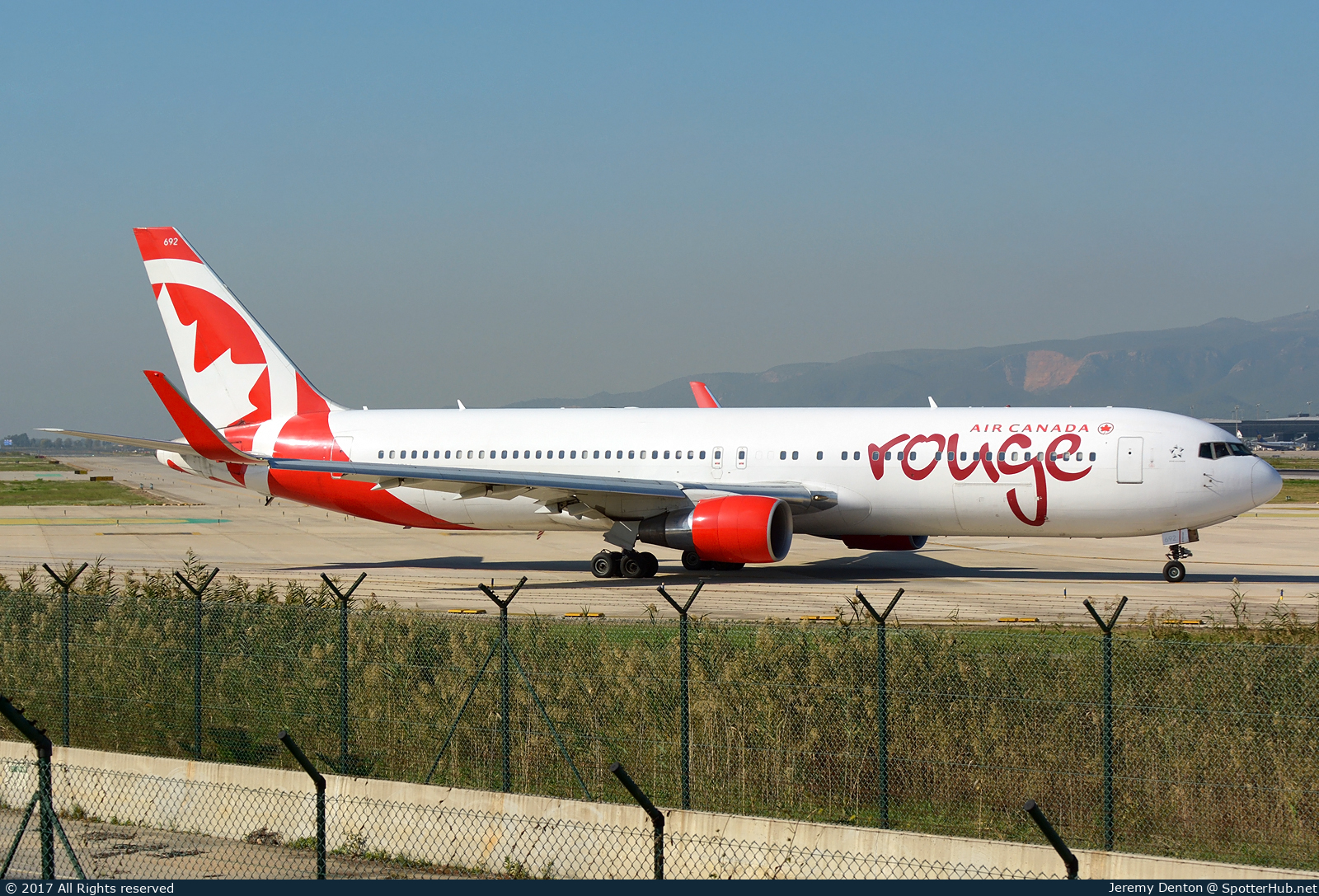 Photo of C-GHPN - Boeing 767-33A(ER) operated by Air Canada Rouge