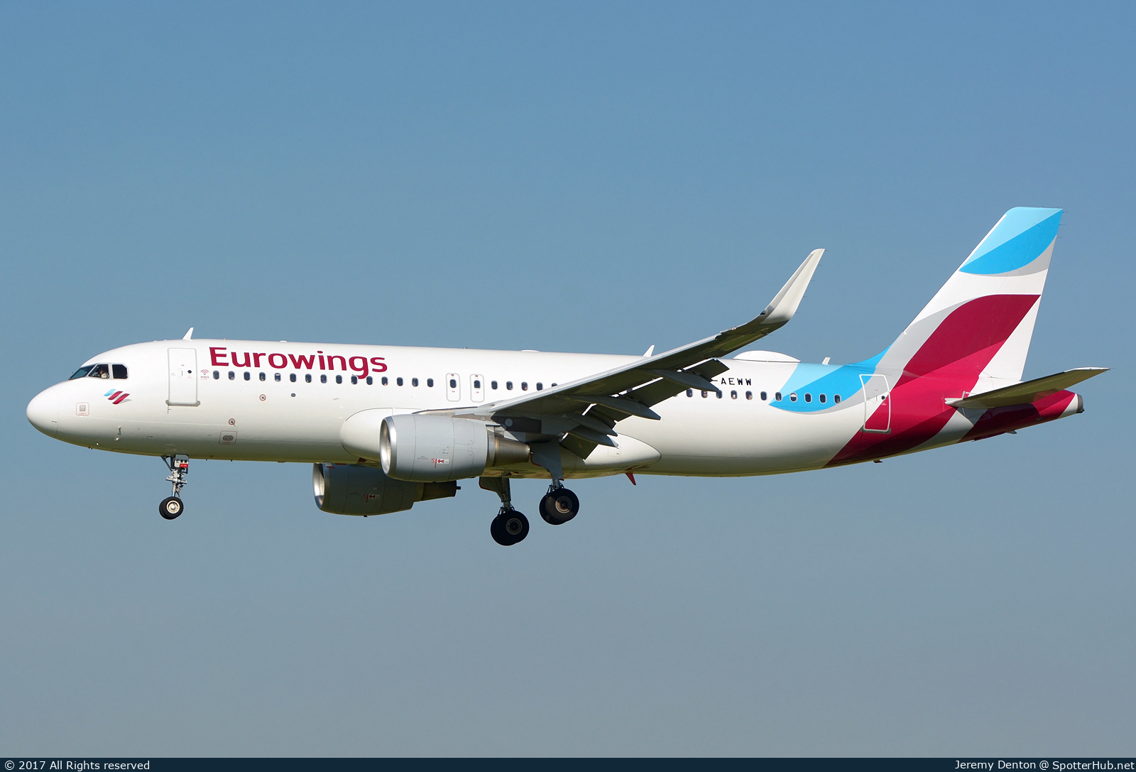 Photo of D-AEWW - Airbus A320-214 operated by Eurowings