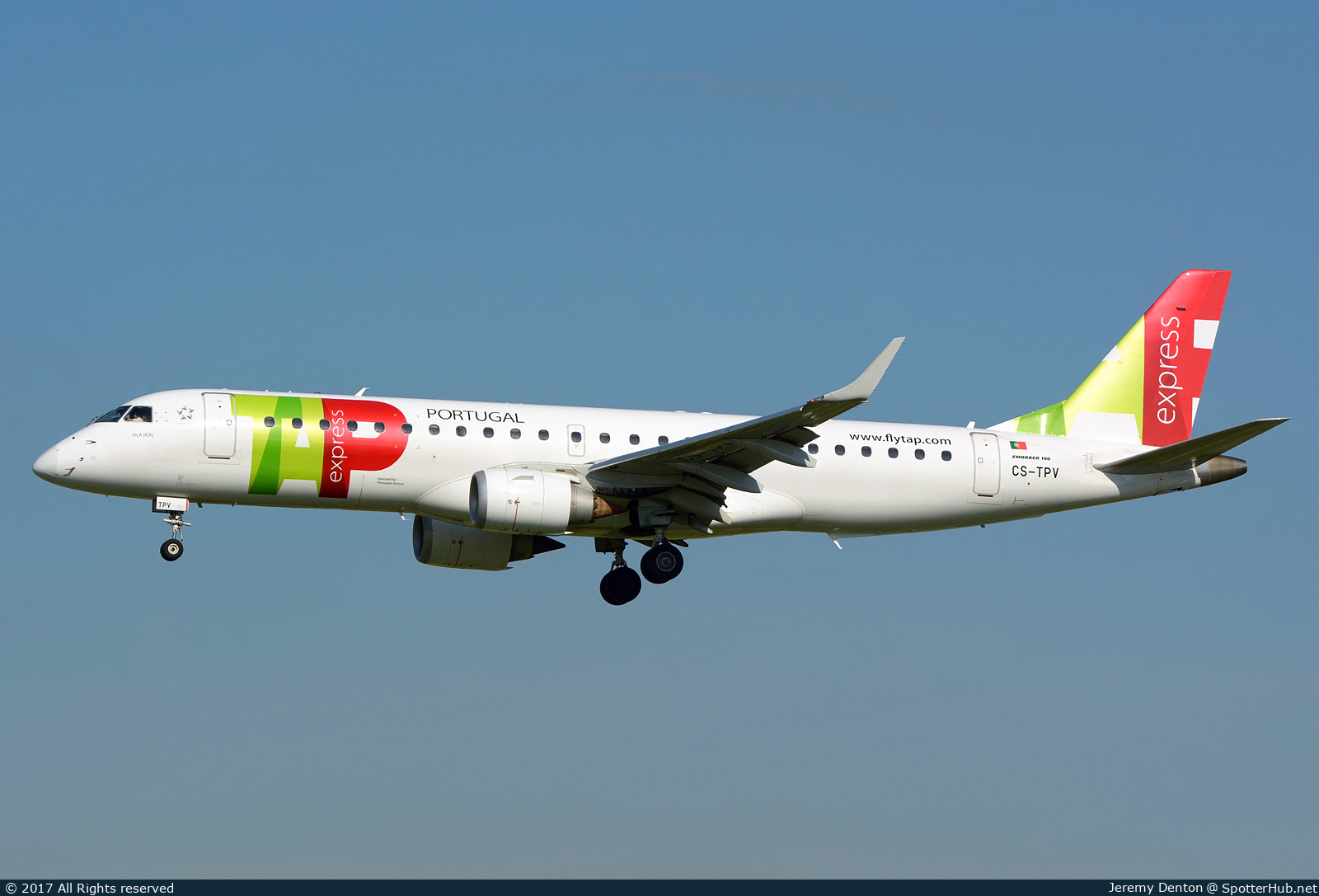Photo of CS-TPV - Embraer ERJ-190LR operated by TAP Express (opb Portugália Airlines)