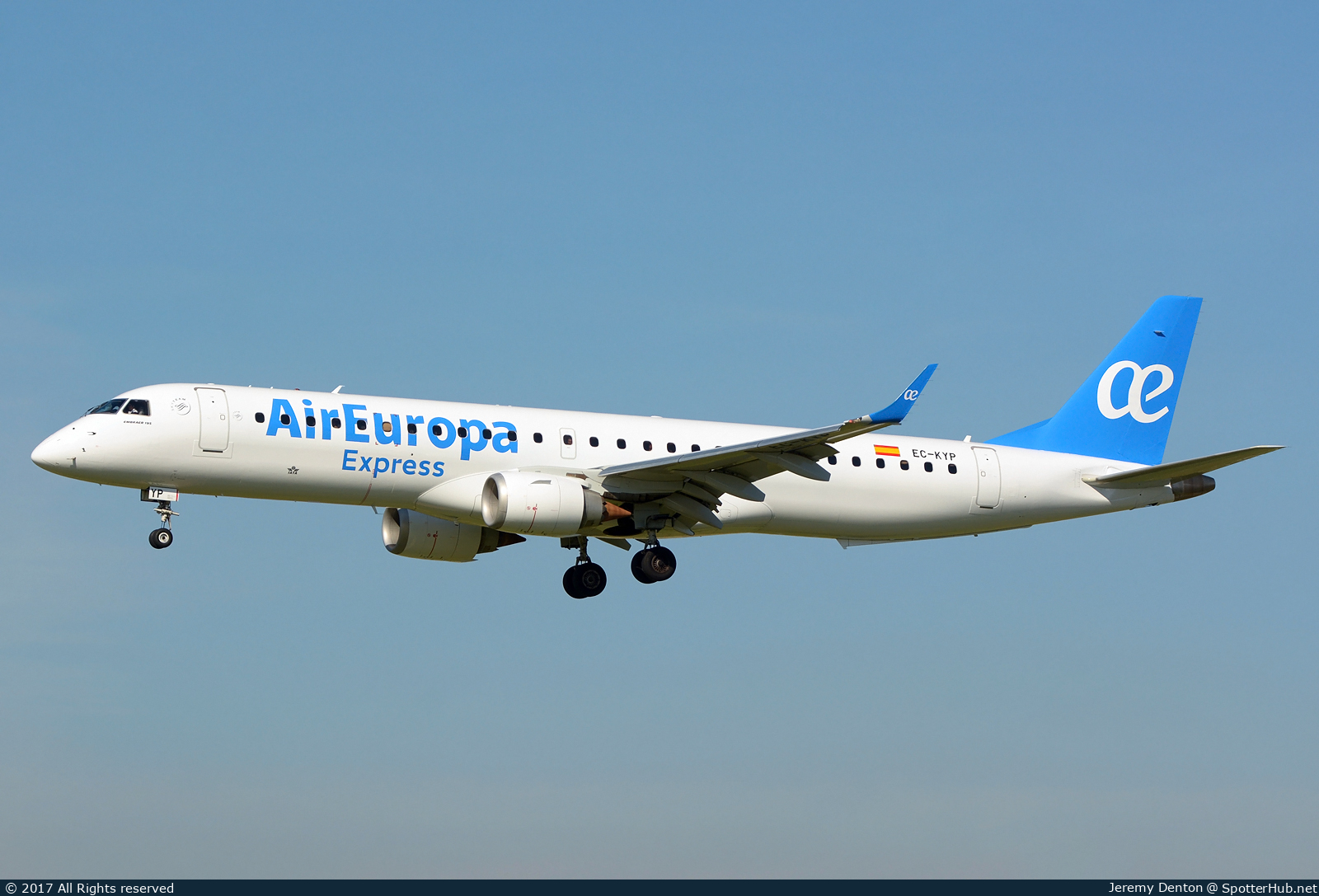 Photo of EC-KYP - Embraer ERJ-195LR operated by Air Europa Express (opb Aeronova)