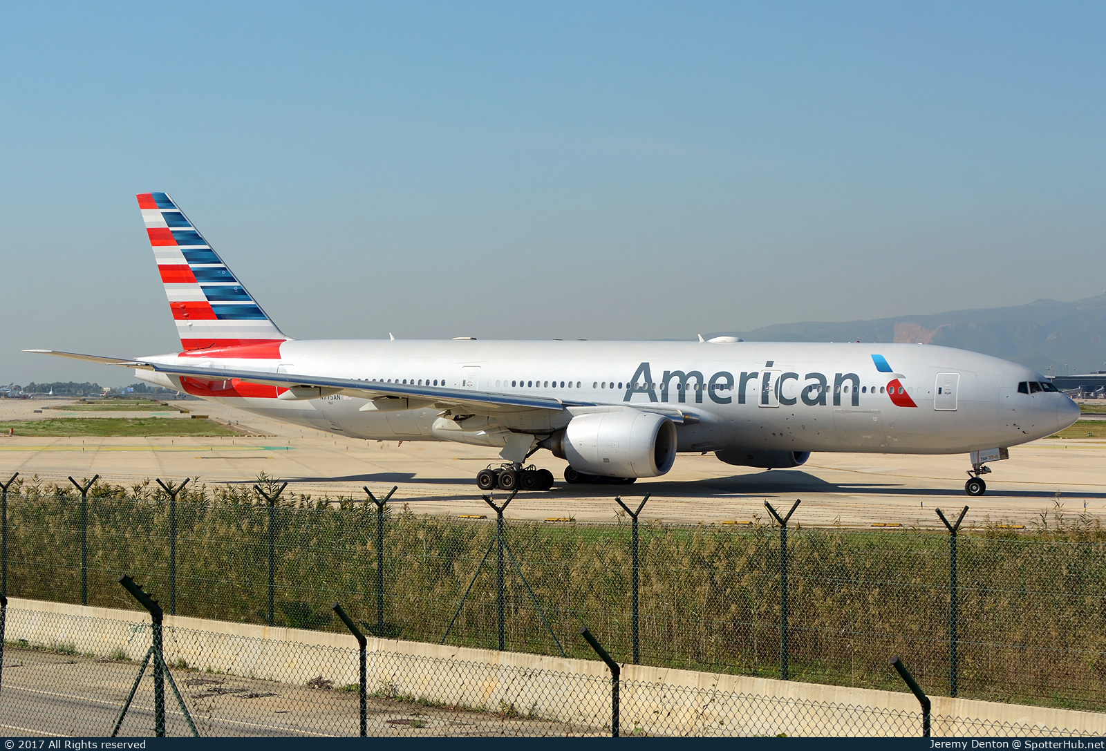 Photo of N775AN - Boeing 777-223(ER) operated by American Airlines