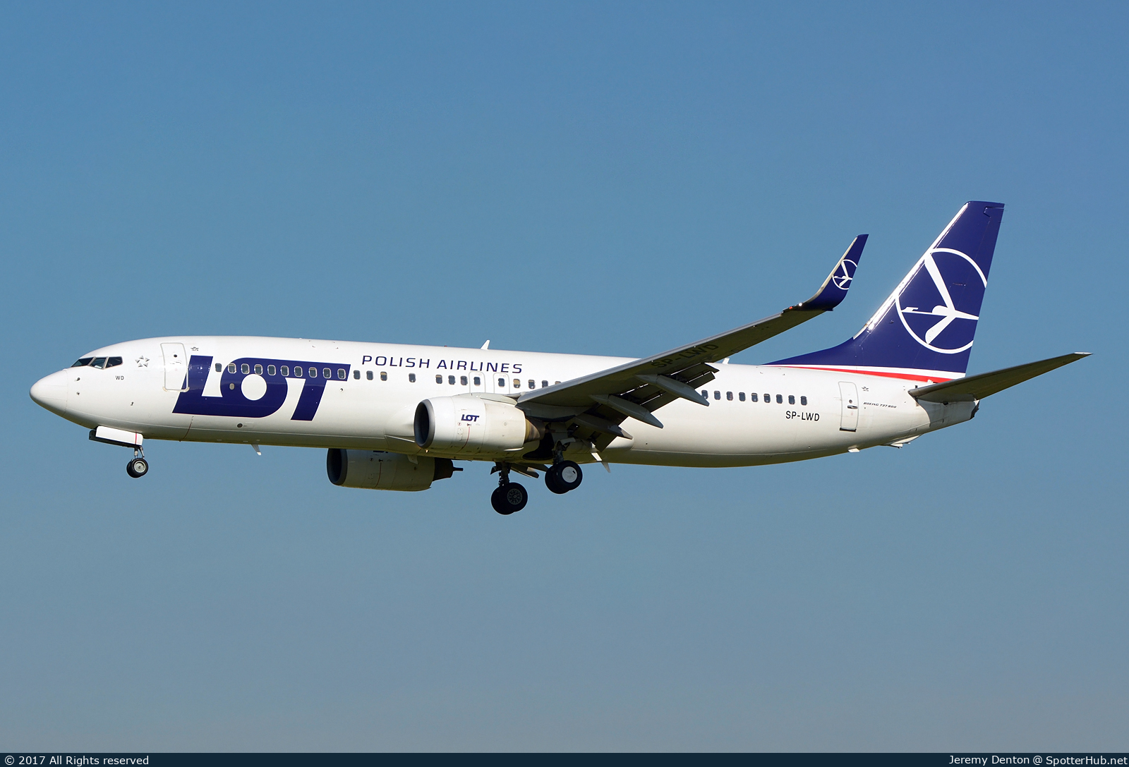 Photo of SP-LWD - Boeing 737-89P operated by LOT Polish Airlines
