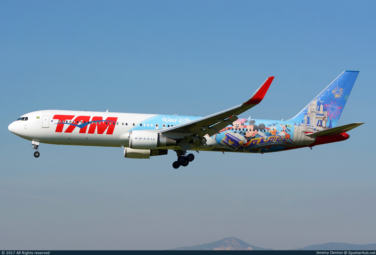 Photo of PT-MSZ - Boeing 767-316(ER) operated by TAM Linhas Aéreas