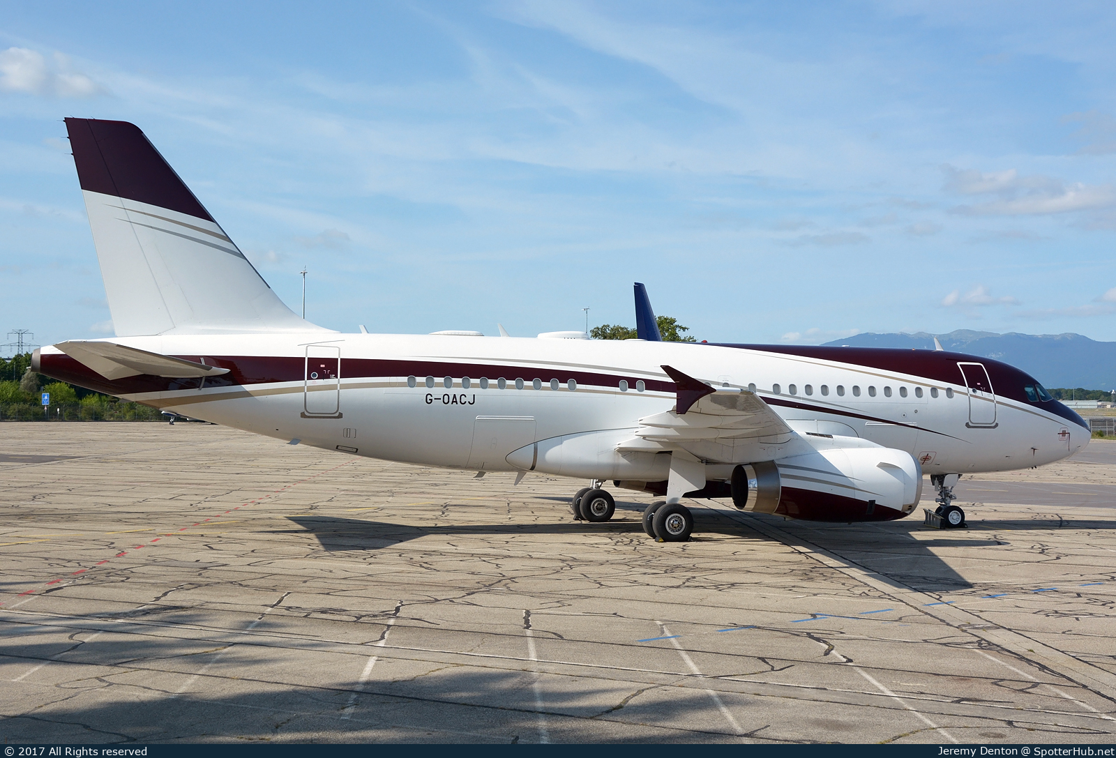 Photo of G-OACJ - Airbus A319-133(CJ) operated by TAG Aviation UK