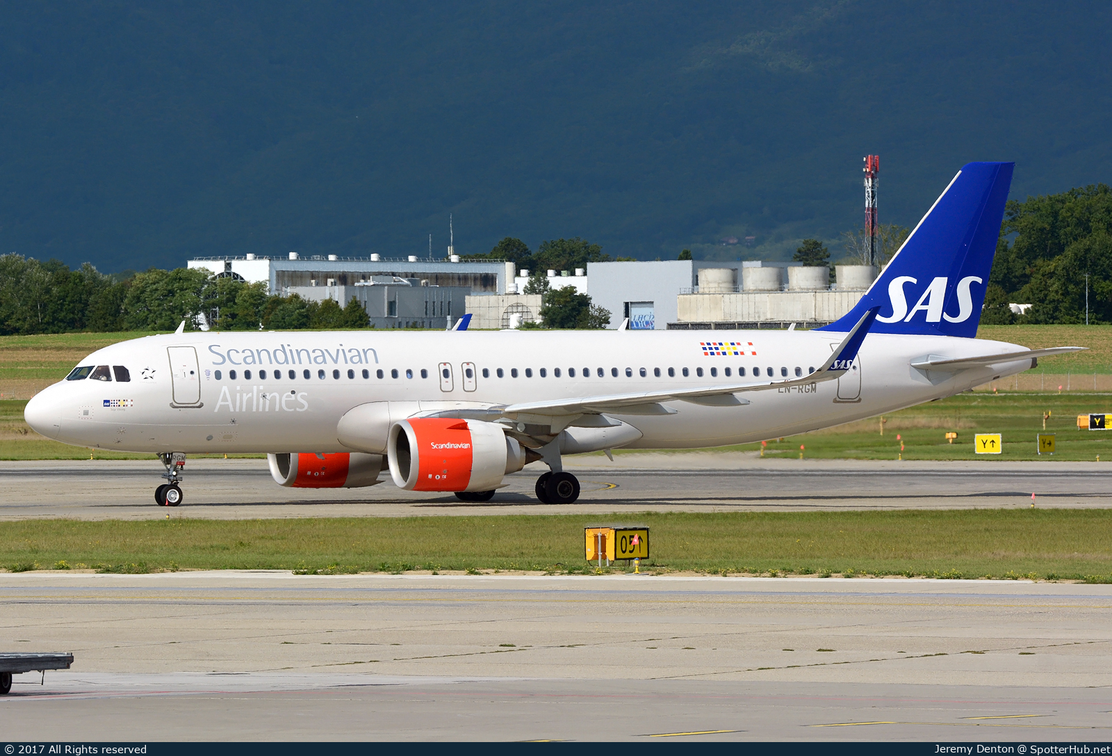 Photo of LN-RGM - Airbus A320-251N operated by SAS Scandinavian Airlines